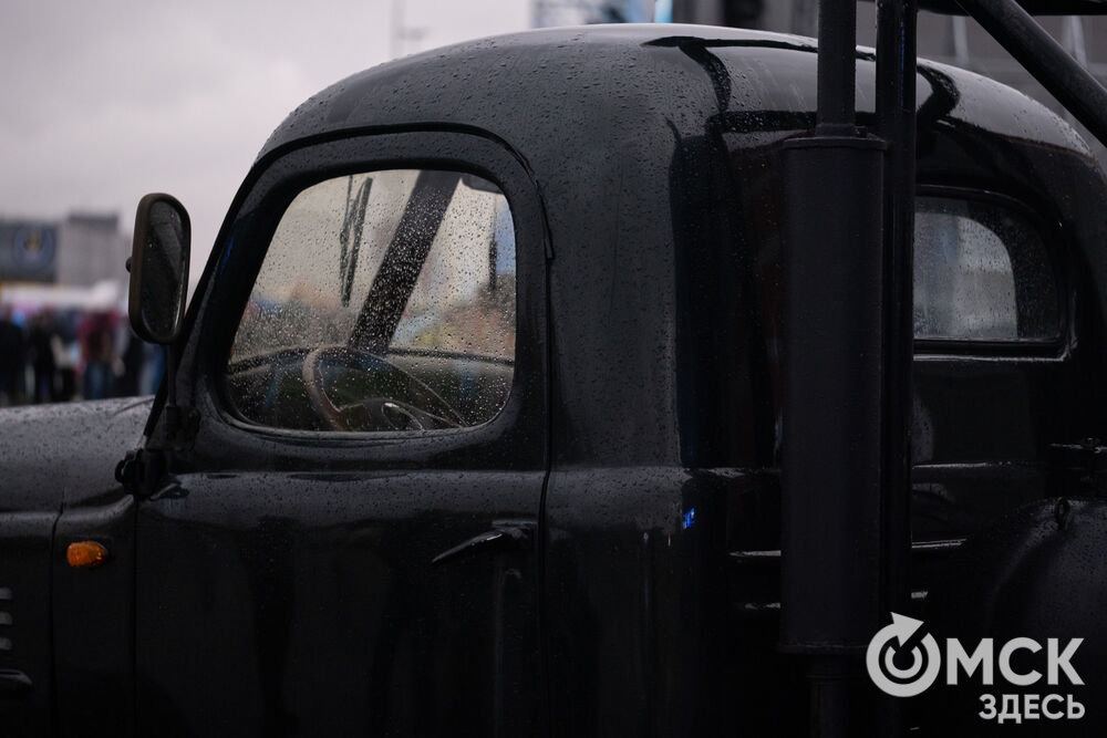 27 сентября в Омске прошёл конкурс "Лучший многодетный водитель такси Омска - 2025". Для участников и зрителей выступили группа Rasa и певица Ольга Серябкина. Фото: Елизавета Медведева