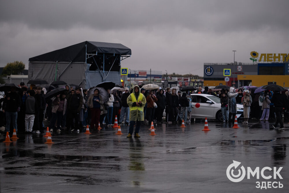 27 сентября в Омске прошёл конкурс "Лучший многодетный водитель такси Омска - 2025". Для участников и зрителей выступили группа Rasa и певица Ольга Серябкина. Фото: Елизавета Медведева