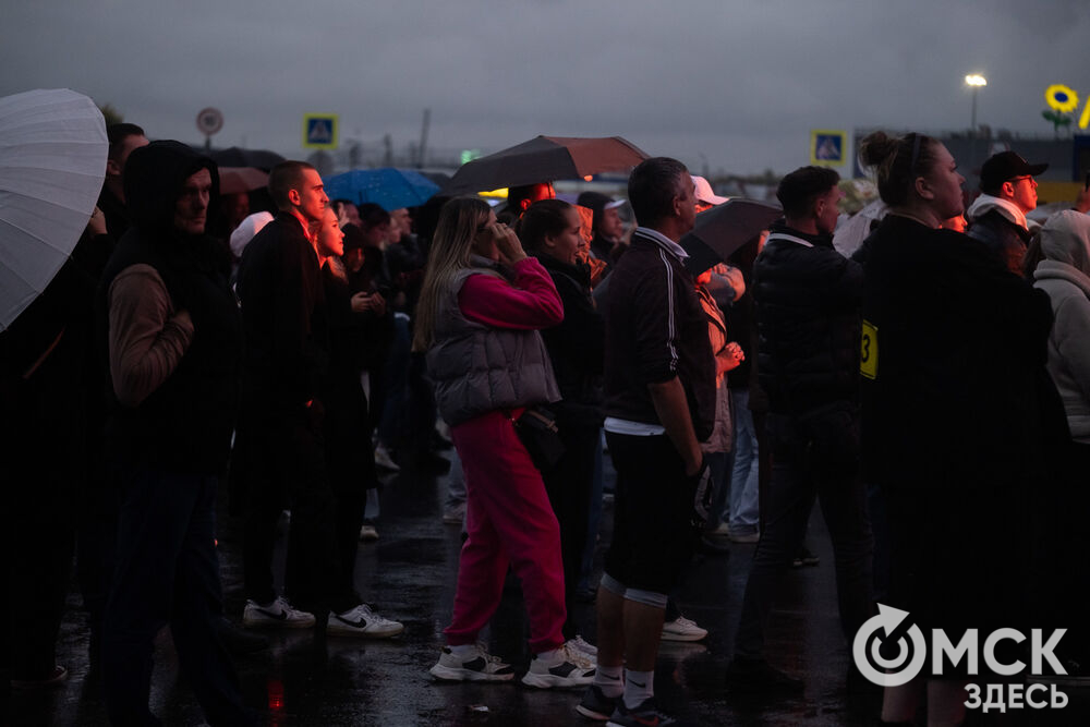 27 сентября в Омске прошёл конкурс "Лучший многодетный водитель такси Омска - 2025". Для участников и зрителей выступили группа Rasa и певица Ольга Серябкина. Фото: Елизавета Медведева