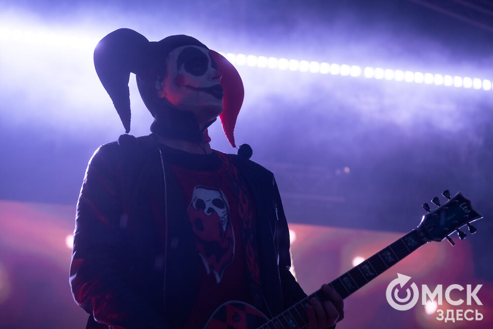 27 сентября в Омске прошёл конкурс "Лучший многодетный водитель такси Омска - 2025". Для участников и зрителей выступили группа Rasa и певица Ольга Серябкина. Фото: Елизавета Медведева