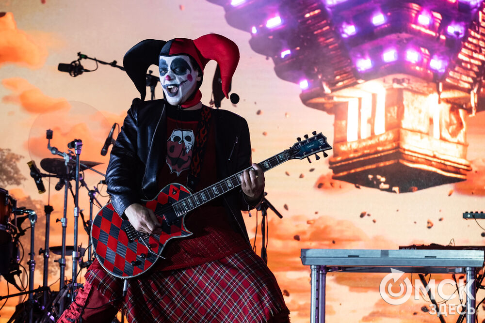 27 сентября в Омске прошёл конкурс "Лучший многодетный водитель такси Омска - 2025". Для участников и зрителей выступили группа Rasa и певица Ольга Серябкина. Фото: Елизавета Медведева