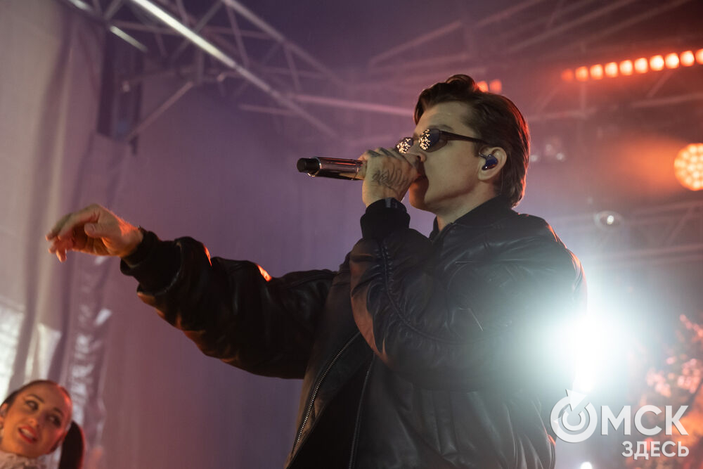 27 сентября в Омске прошёл конкурс "Лучший многодетный водитель такси Омска - 2025". Для участников и зрителей выступили группа Rasa и певица Ольга Серябкина. Фото: Елизавета Медведева