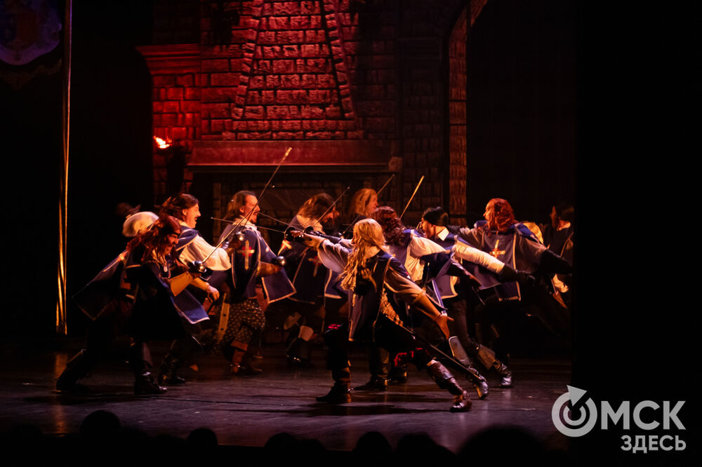 История о юном гасконце Д&rsquo;Артаньяне и трёх мушкетёрах открыла 36-й театральный сезон "Галёрки". Фото: Елизавета Медведева