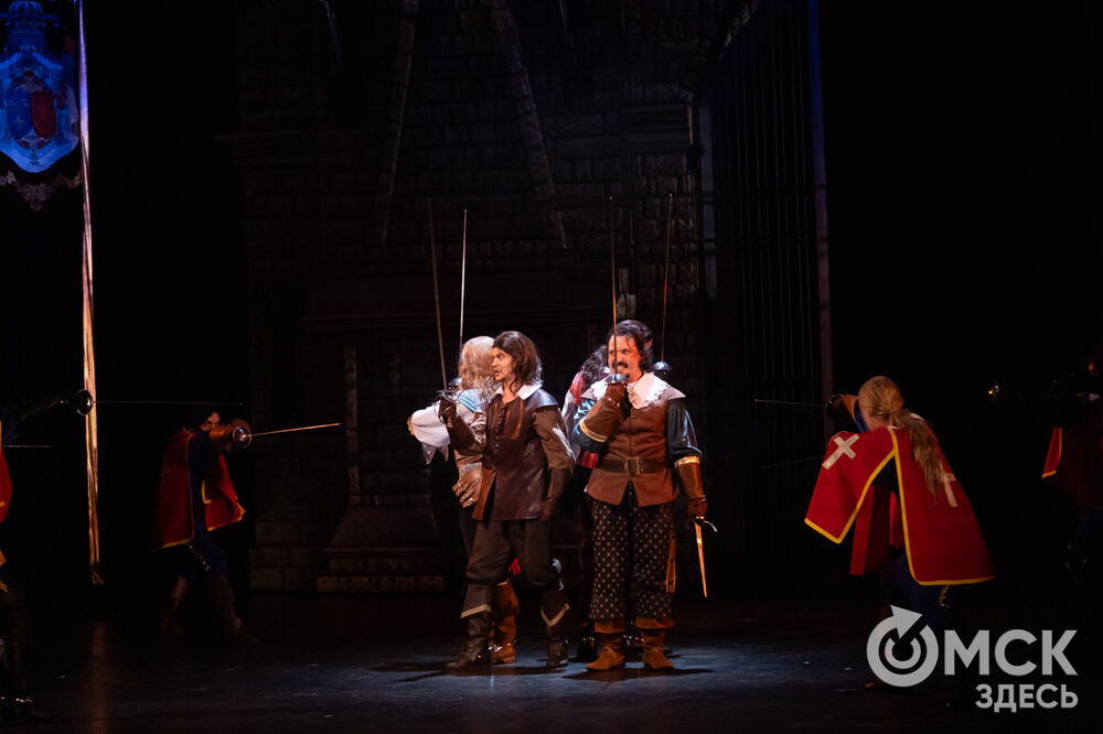 История о юном гасконце Д&rsquo;Артаньяне и трёх мушкетёрах открыла 36-й театральный сезон "Галёрки". Фото: Елизавета Медведева