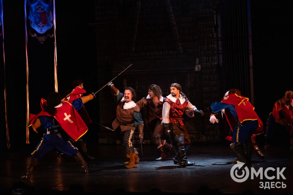 История о юном гасконце Д&rsquo;Артаньяне и трёх мушкетёрах открыла 36-й театральный сезон "Галёрки". Фото: Елизавета Медведева