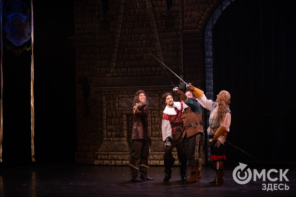 История о юном гасконце Д&rsquo;Артаньяне и трёх мушкетёрах открыла 36-й театральный сезон "Галёрки". Фото: Елизавета Медведева
