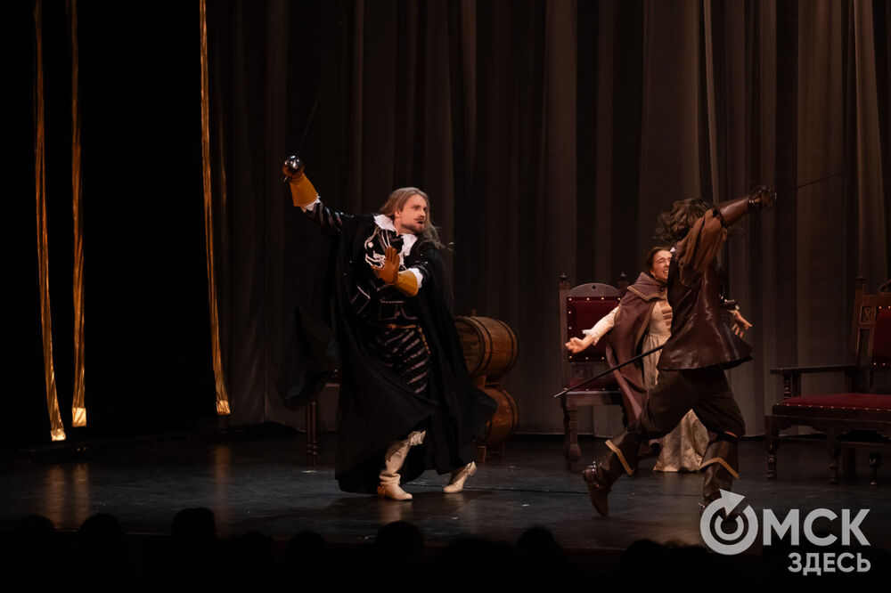 История о юном гасконце Д&rsquo;Артаньяне и трёх мушкетёрах открыла 36-й театральный сезон "Галёрки". Фото: Елизавета Медведева