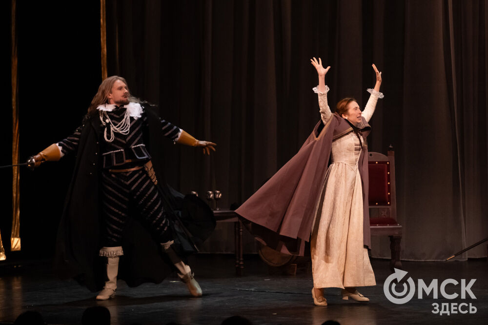 История о юном гасконце Д&rsquo;Артаньяне и трёх мушкетёрах открыла 36-й театральный сезон "Галёрки". Фото: Елизавета Медведева