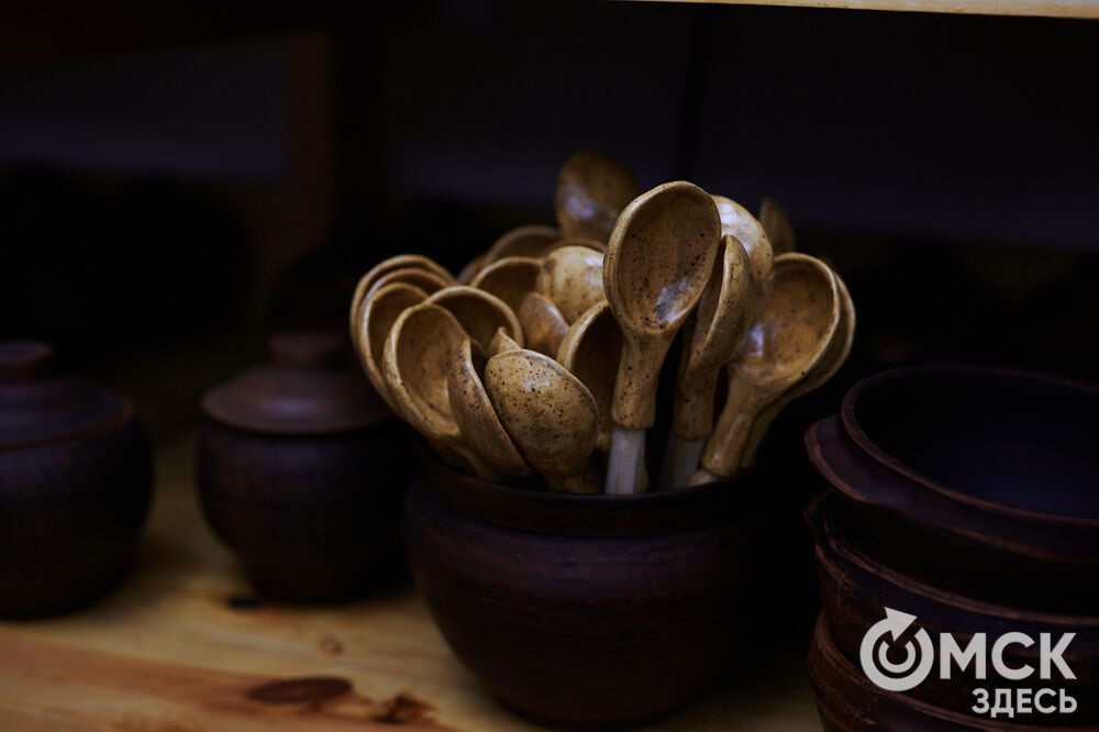 Семейный проект "Бармалею - 100 лет" (0+) собрал в Омской крепости любителей пряников и сказок. Фото: Илья Петров