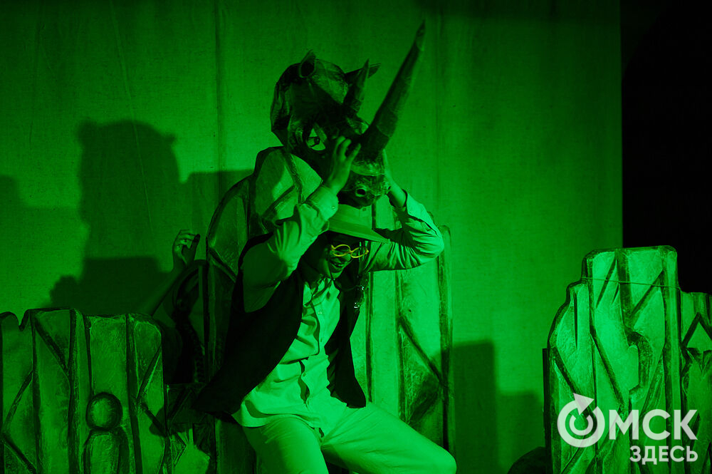 Семейный проект "Бармалею - 100 лет" (0+) собрал в Омской крепости любителей пряников и сказок. Фото: Илья Петров