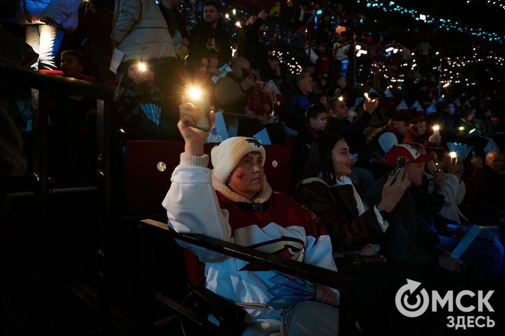 В Омске "Авангард" в непростом поединке одержал победу над "Автомобилистом". Это было ярко, зрелищно и шумно. Фото: Илья Петров
