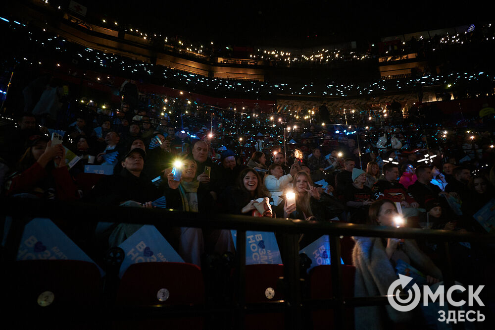 В Омске "Авангард" в непростом поединке одержал победу над "Автомобилистом". Это было ярко, зрелищно и шумно. Фото: Илья Петров