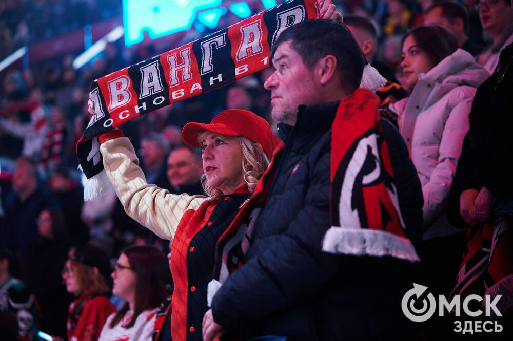 В Омске "Авангард" в непростом поединке одержал победу над "Автомобилистом". Это было ярко, зрелищно и шумно. Фото: Илья Петров