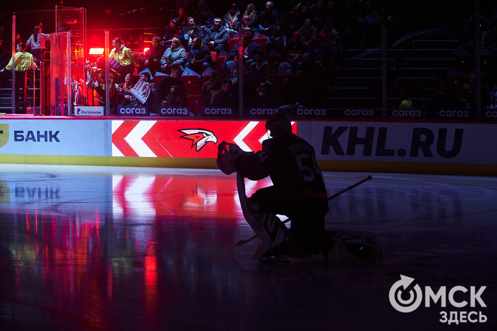 В Омске "Авангард" в непростом поединке одержал победу над "Автомобилистом". Это было ярко, зрелищно и шумно. Фото: Илья Петров
