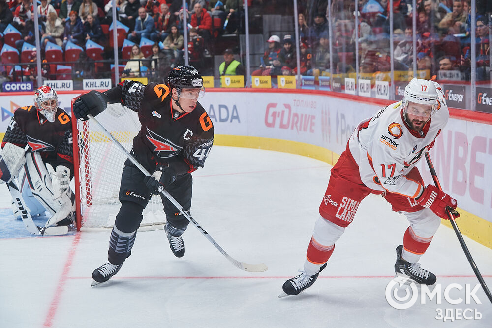 В Омске "Авангард" в непростом поединке одержал победу над "Автомобилистом". Это было ярко, зрелищно и шумно. Фото: Илья Петров