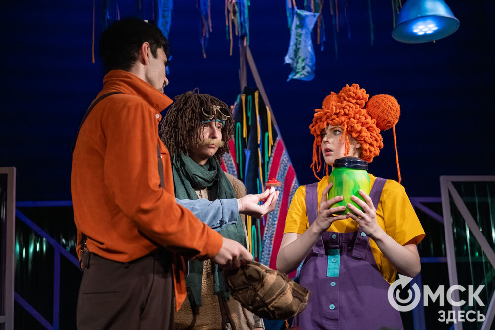 Премьера спектакля "Вверхтормашками" (6+) в Камерном драматическом театре имени Решетникова