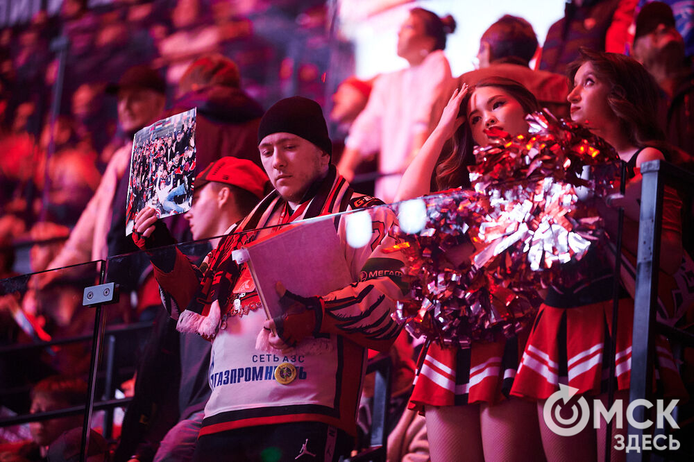 В Омске завершился матч регулярного чемпионата Континентальной хоккейной лиги, в котором "Авангард" принимал магнитогорский "Металлург". Фото: Илья Петров