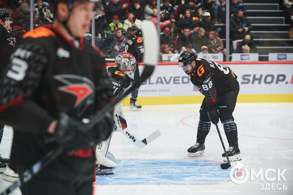 В Омске завершился матч регулярного чемпионата Континентальной хоккейной лиги, в котором "Авангард" принимал магнитогорский "Металлург". Фото: Илья Петров