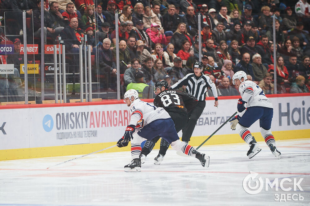 В Омске завершился матч регулярного чемпионата Континентальной хоккейной лиги, в котором "Авангард" принимал магнитогорский "Металлург". Фото: Илья Петров