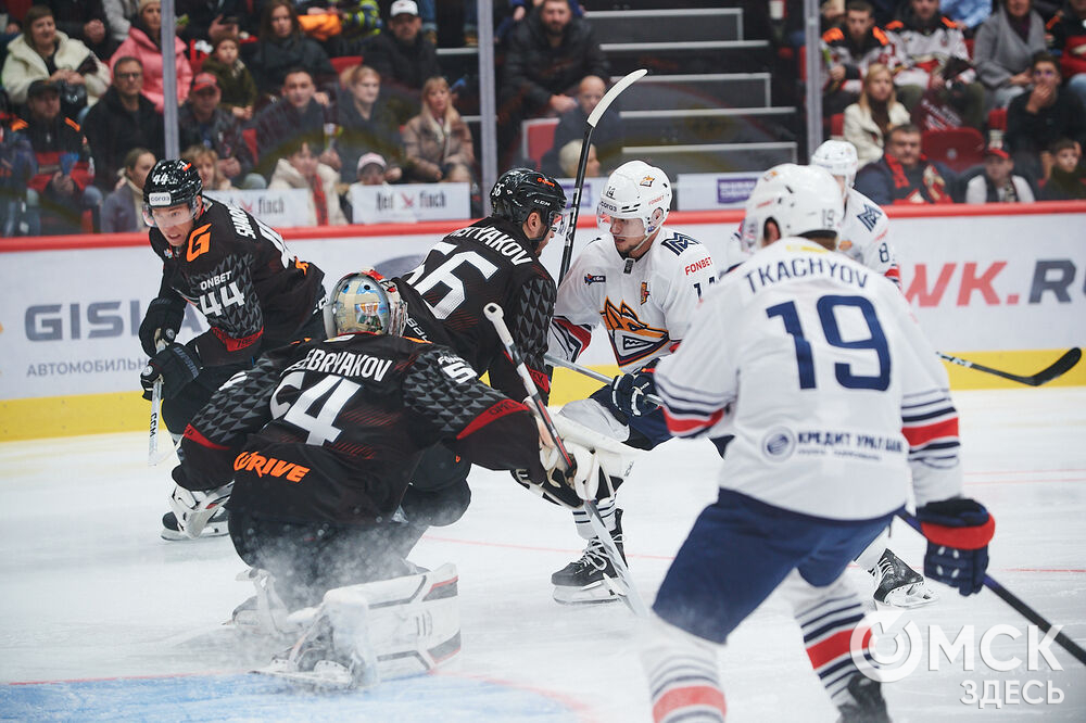 В Омске завершился матч регулярного чемпионата Континентальной хоккейной лиги, в котором "Авангард" принимал магнитогорский "Металлург". Фото: Илья Петров