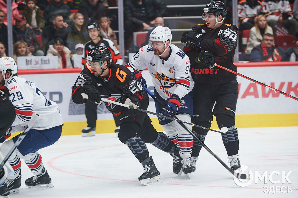 В Омске завершился матч регулярного чемпионата Континентальной хоккейной лиги, в котором "Авангард" принимал магнитогорский "Металлург". Фото: Илья Петров