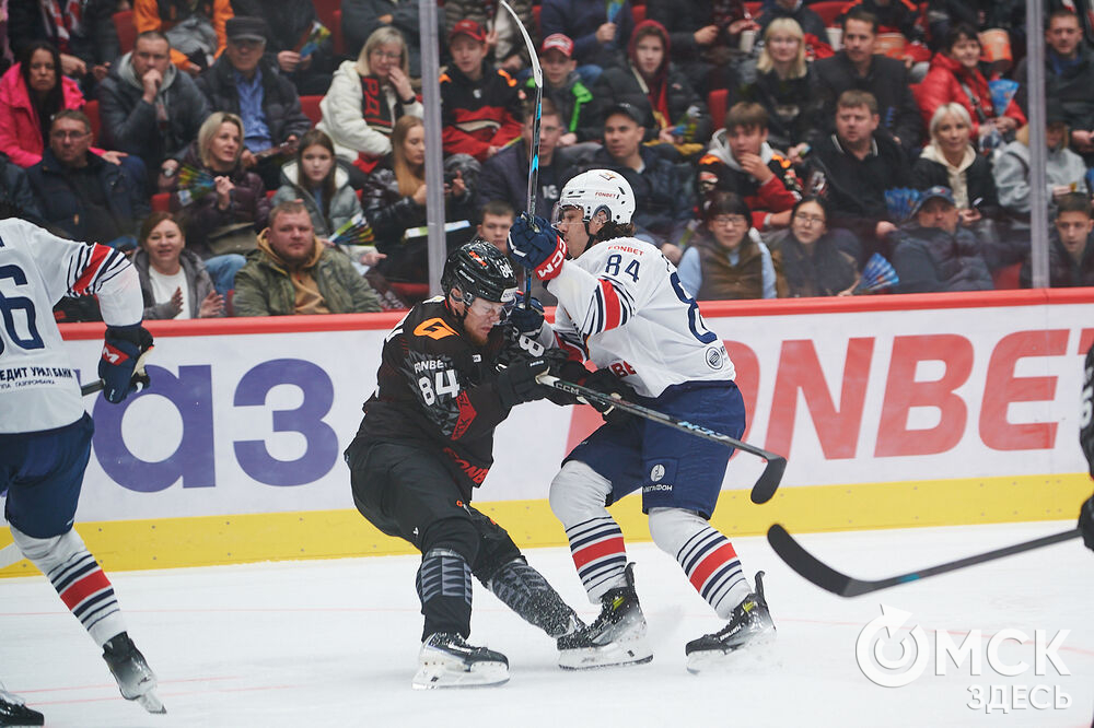 В Омске завершился матч регулярного чемпионата Континентальной хоккейной лиги, в котором "Авангард" принимал магнитогорский "Металлург". Фото: Илья Петров