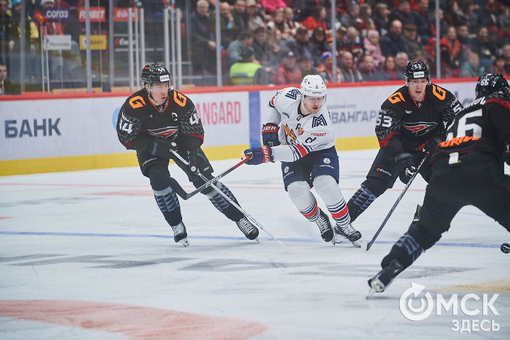 В Омске завершился матч регулярного чемпионата Континентальной хоккейной лиги, в котором "Авангард" принимал магнитогорский "Металлург". Фото: Илья Петров