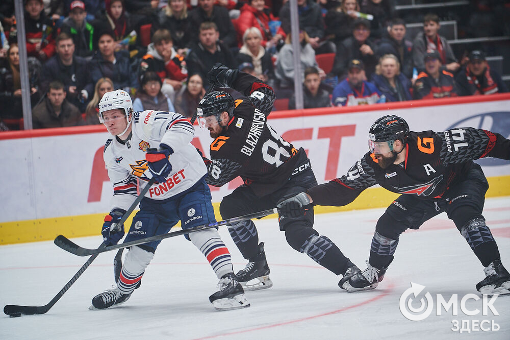 В Омске завершился матч регулярного чемпионата Континентальной хоккейной лиги, в котором "Авангард" принимал магнитогорский "Металлург". Фото: Илья Петров
