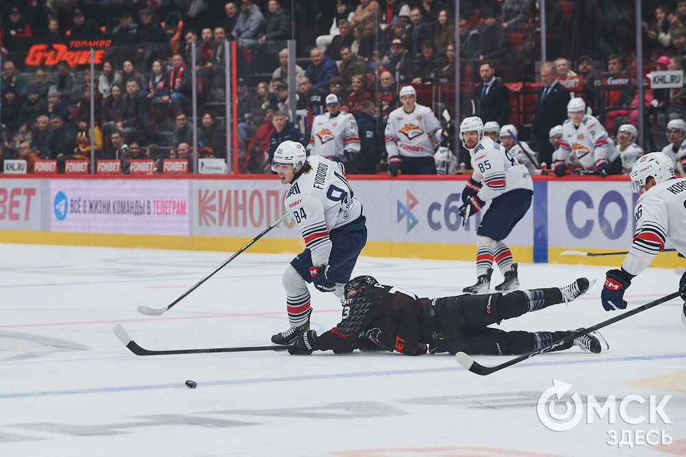 В Омске завершился матч регулярного чемпионата Континентальной хоккейной лиги, в котором "Авангард" принимал магнитогорский "Металлург". Фото: Илья Петров
