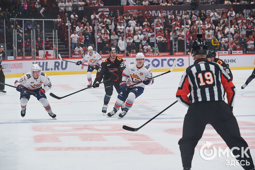 В Омске завершился матч регулярного чемпионата Континентальной хоккейной лиги, в котором "Авангард" принимал магнитогорский "Металлург". Фото: Илья Петров