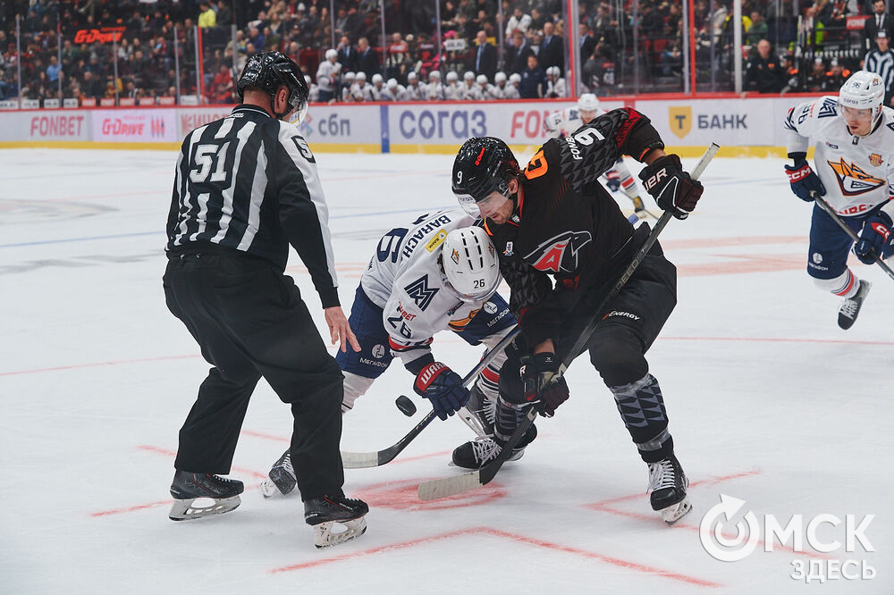 В Омске завершился матч регулярного чемпионата Континентальной хоккейной лиги, в котором "Авангард" принимал магнитогорский "Металлург". Фото: Илья Петров
