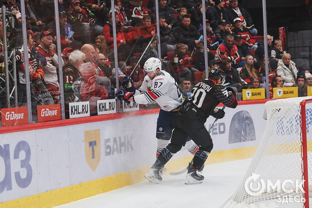В Омске завершился матч регулярного чемпионата Континентальной хоккейной лиги, в котором "Авангард" принимал магнитогорский "Металлург". Фото: Илья Петров