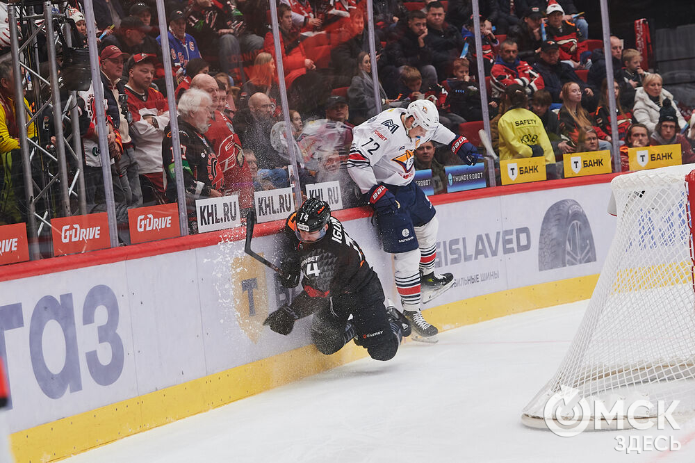 В Омске завершился матч регулярного чемпионата Континентальной хоккейной лиги, в котором "Авангард" принимал магнитогорский "Металлург". Фото: Илья Петров
