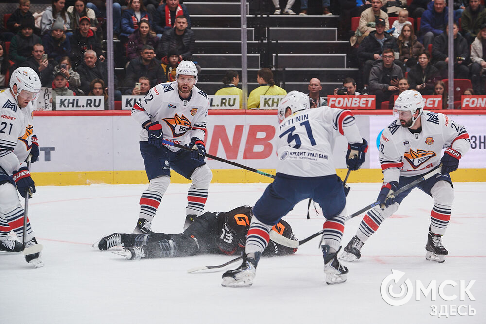 В Омске завершился матч регулярного чемпионата Континентальной хоккейной лиги, в котором "Авангард" принимал магнитогорский "Металлург". Фото: Илья Петров