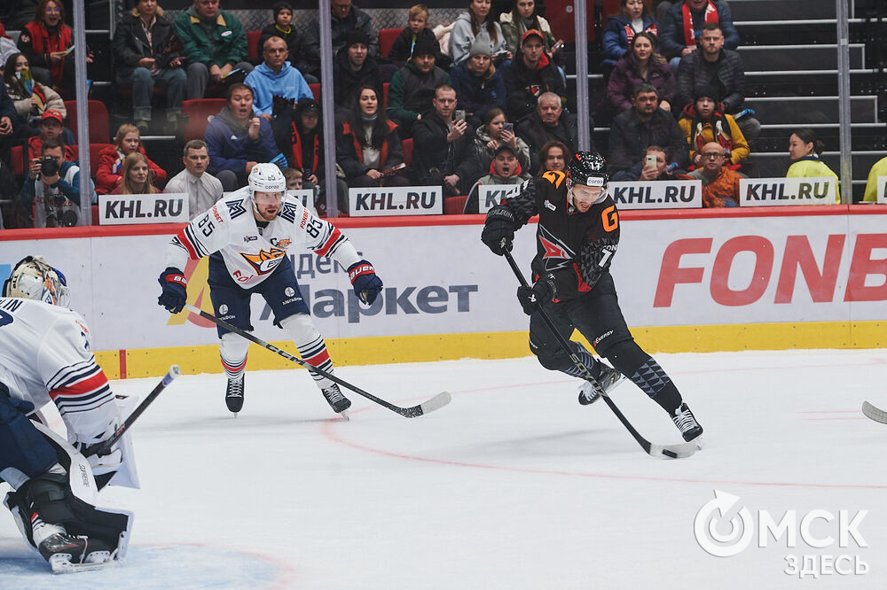 В Омске завершился матч регулярного чемпионата Континентальной хоккейной лиги, в котором "Авангард" принимал магнитогорский "Металлург". Фото: Илья Петров