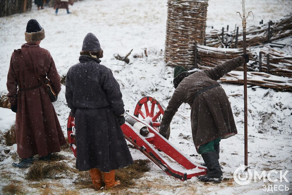 В историческом центре Омска прошла реконструкция событий, которые вспоминают каждый год 4 ноября. Фото: Илья Петров