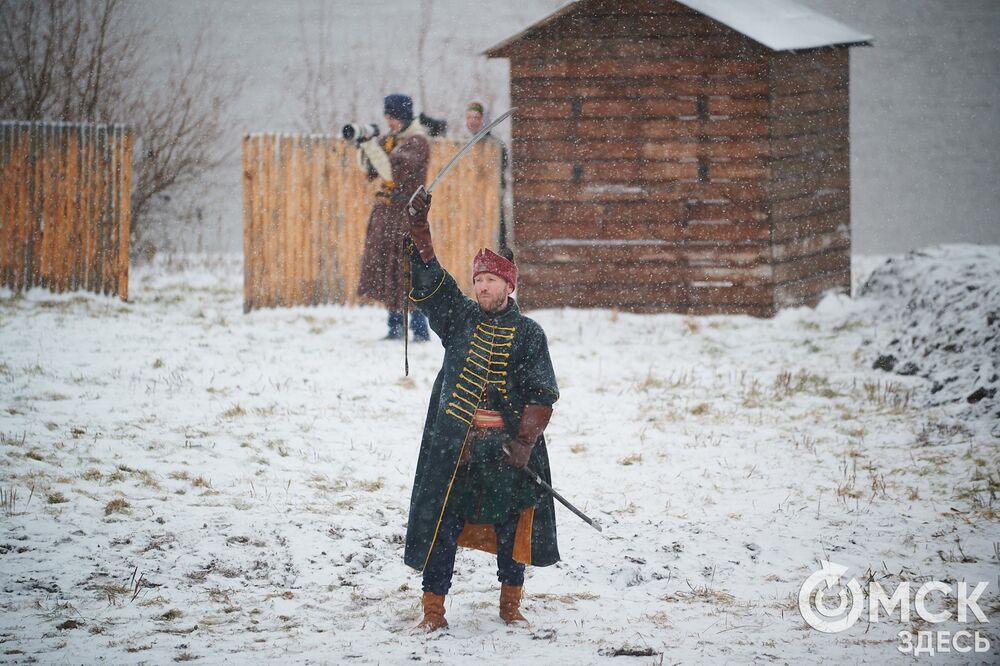 В историческом центре Омска прошла реконструкция событий, которые вспоминают каждый год 4 ноября. Фото: Илья Петров