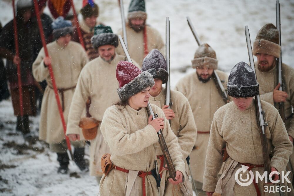 В историческом центре Омска прошла реконструкция событий, которые вспоминают каждый год 4 ноября. Фото: Илья Петров