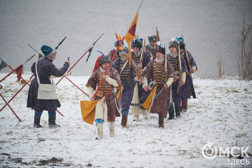 В историческом центре Омска прошла реконструкция событий, которые вспоминают каждый год 4 ноября. Фото: Илья Петров