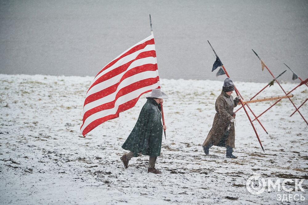 В историческом центре Омска прошла реконструкция событий, которые вспоминают каждый год 4 ноября. Фото: Илья Петров