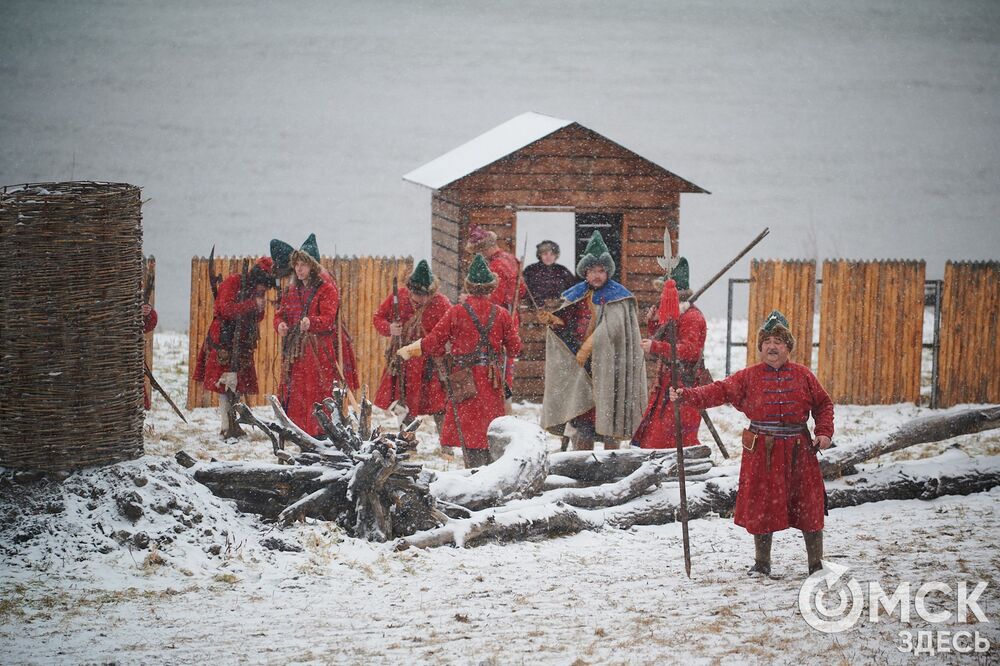В историческом центре Омска прошла реконструкция событий, которые вспоминают каждый год 4 ноября. Фото: Илья Петров