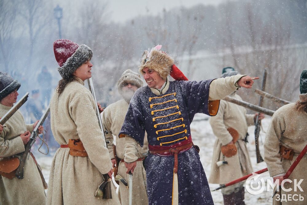 В историческом центре Омска прошла реконструкция событий, которые вспоминают каждый год 4 ноября. Фото: Илья Петров