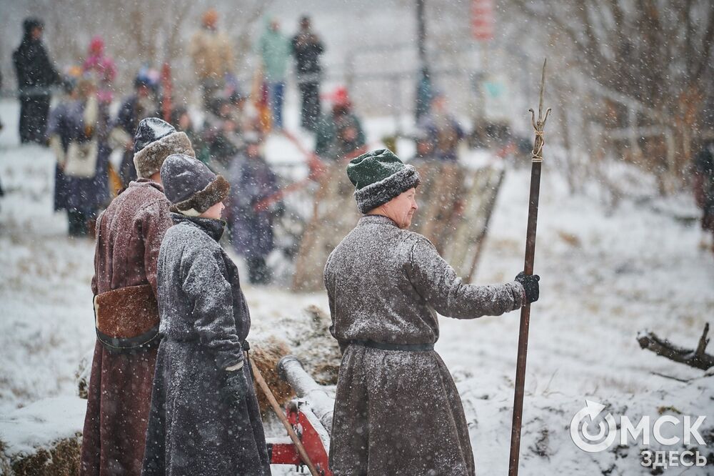 В историческом центре Омска прошла реконструкция событий, которые вспоминают каждый год 4 ноября. Фото: Илья Петров