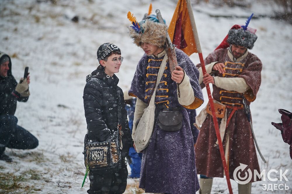 В историческом центре Омска прошла реконструкция событий, которые вспоминают каждый год 4 ноября. Фото: Илья Петров