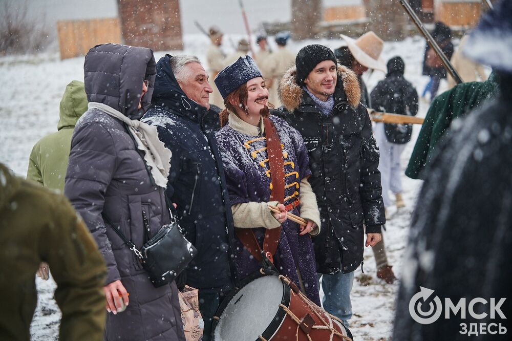 В историческом центре Омска прошла реконструкция событий, которые вспоминают каждый год 4 ноября. Фото: Илья Петров