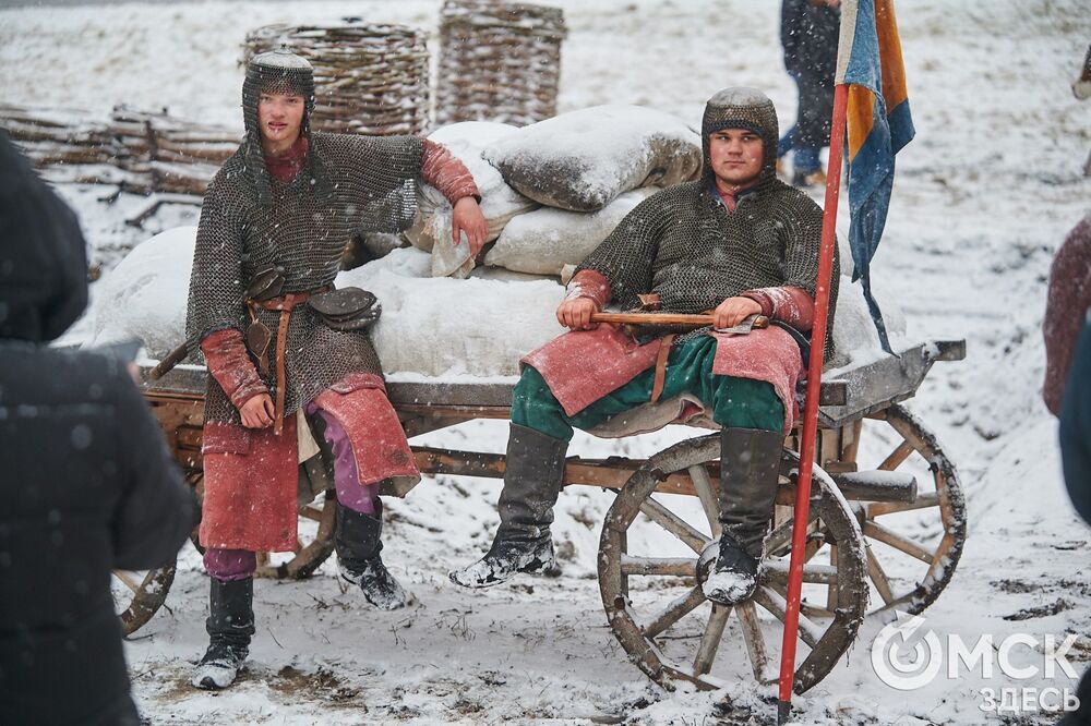 В историческом центре Омска прошла реконструкция событий, которые вспоминают каждый год 4 ноября. Фото: Илья Петров