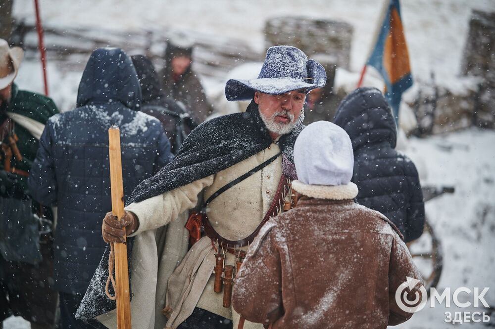 В историческом центре Омска прошла реконструкция событий, которые вспоминают каждый год 4 ноября. Фото: Илья Петров