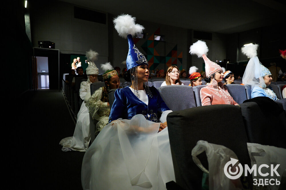 На базе Омского колледжа культуры и искусств стартовал Евразийский конкурс высокой моды национального костюма "Этно-Эрато". Фото: Илья Петров