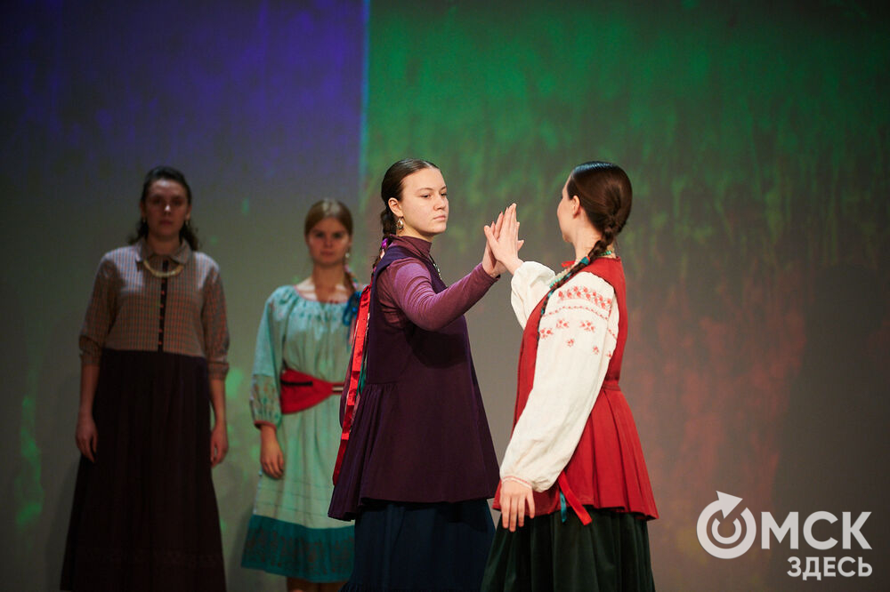 На базе Омского колледжа культуры и искусств стартовал Евразийский конкурс высокой моды национального костюма "Этно-Эрато". Фото: Илья Петров