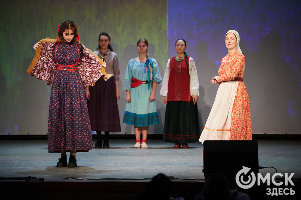 На базе Омского колледжа культуры и искусств стартовал Евразийский конкурс высокой моды национального костюма "Этно-Эрато". Фото: Илья Петров